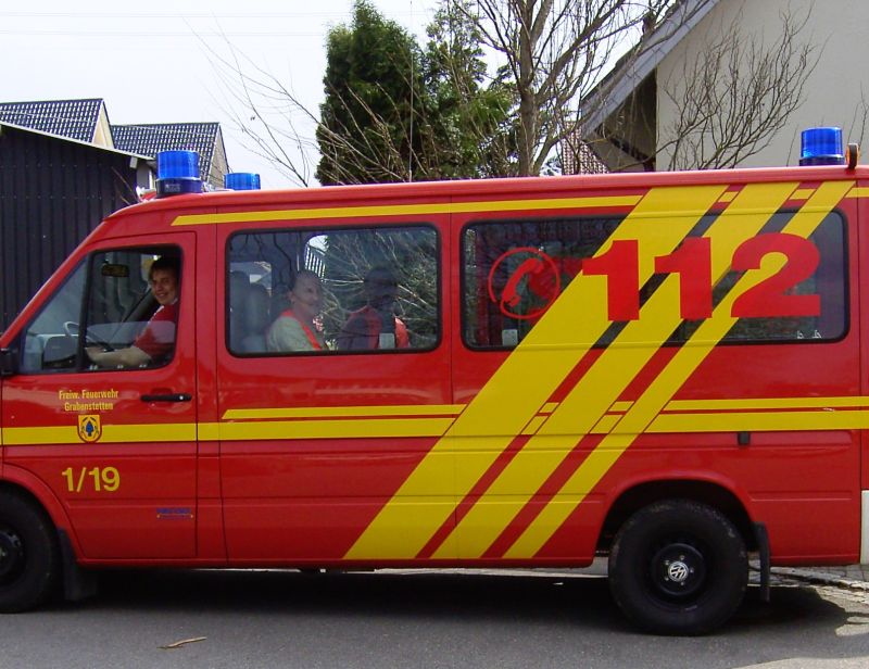 
    
            
                    Mannschaftstransportwagen der Freiwilligen Feuerwehr Grabenstetten
                
        
